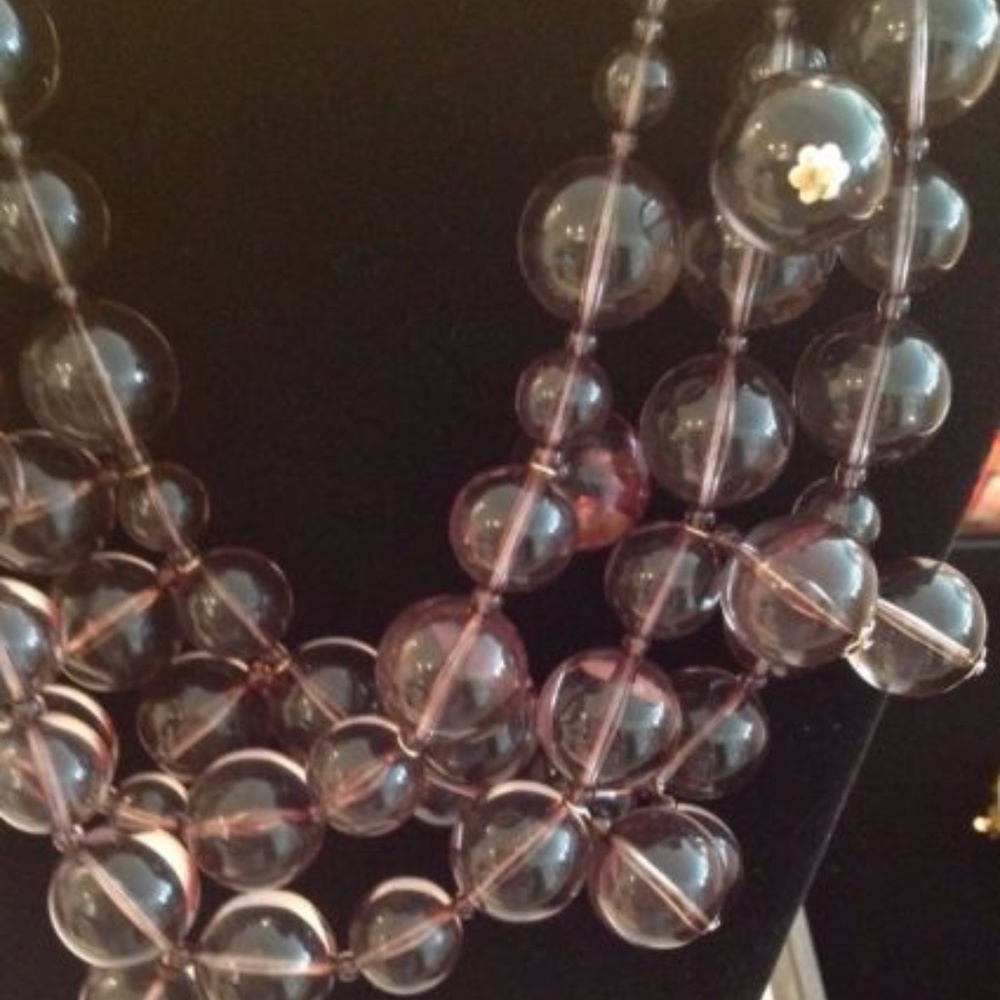 Kenneth Jay Lane Grey Lucite Necklace - Signed - Picture 2 of 3